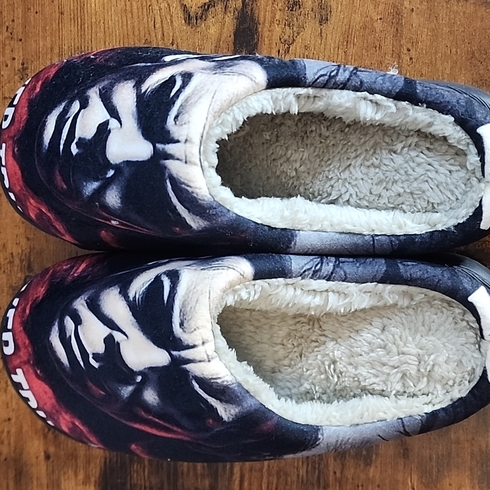 FP Unisex Horror-Themed Slippers with Fleece Lining Size 7.5-8.5 Color Printing
